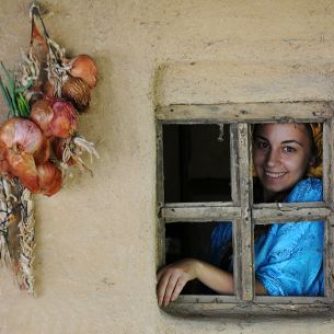 H. Tokuc. Marrigeable girl. Turquía. 2012