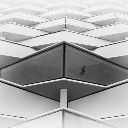 Carlos_Briz-Ponce_Paralelogramo-romboide-ascendente-con-esfumato_02-2020-Fotografía matemática