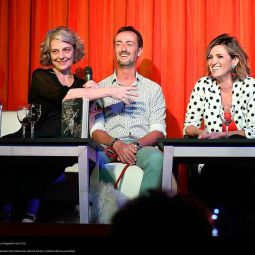 MJ-_Sadaba-Rodrigo_En-El-Plata-Cabaret--con-Joaquina-Laguna,-propietaria,-Elias-Sobrecasas,-director-artistico,-y-Adriana-Oliveros,-periodista._03-2020-Tu rincón de Zaragoza