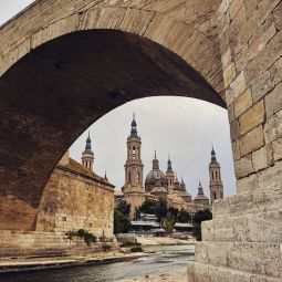 PILAR_GIAMBANCO_El-Pilar-bajo-el-Puente-de-Piedra_03-2020-Tu rincón de Zaragoza_Accesit