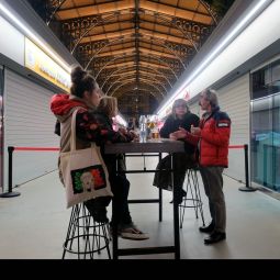 Antonio_Moron_De-copas-por-el-mercado_09-2020-Libre