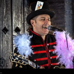 Miguel-Angel_Anson-Manso_El-rey-de-copas-en-el-Arco-del-Dean_11-2020-Las fiestas en Aragón