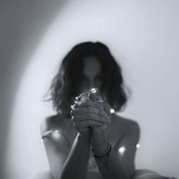 ISABEL-AZAGRA-ULLATE_Apunta-y-dispara_03-2021-