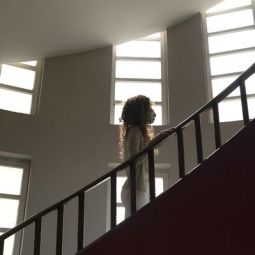 SUSANA-Carreras-Montoto_La-chica-de-la-escalera_06-2021-libre