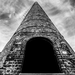 Joaquin-Adan-Peña_Chimenea-de-los-Guindos-(Torre-Monica)_10-2021-Fotografía o arquitectura industrial