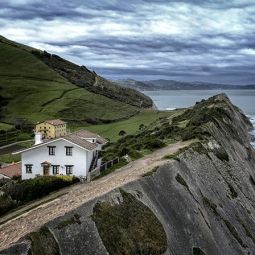 Carlos-Briz-Ponce_Hacia-la-linea-del-cielo_11-2021-Caminos