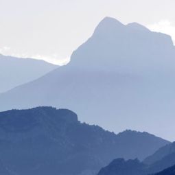 Carlos-Briz-Ponce_Montañas-en-azul_02-2019_Libre