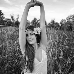 SUSANA-Carreras-Montoto_Retrato-de-una-chica-en-la-hierba_01-2022-Libre_Accesit