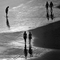 Carlos-Briz-Ponce_A-la-orilla-del-mar_02-2022-A Contraluz_Accesit