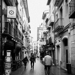 Jose-Pascual-Martinez_Tres-en-calle_03-2022-Libre