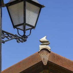 Eduardo-Barcelona-Otal_La-farola-y-el-adorno_04-2022-Libre