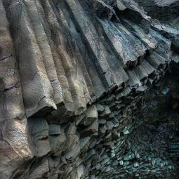 Vicente-Blasco-Bergua_Basalto-humedo_05-2022-Geometría Naturaleza
