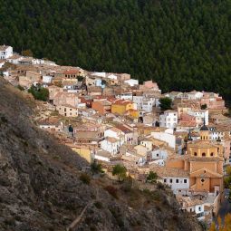 Santiago-Choliz_en-el-barranco_06-2022-Vista General Pueblos_Accesit