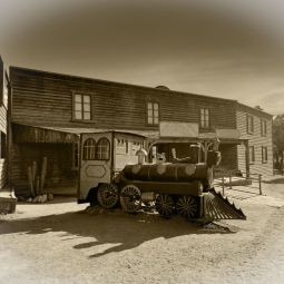 Belen-Llamas-Gracia_Viajeros-al-tren._09-2022-Ferrocarril