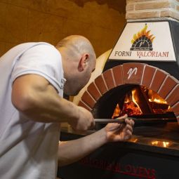 Ignacio-Paracuellos-Sisamon_El-pizzero_11-2022-Oficios Artesanos