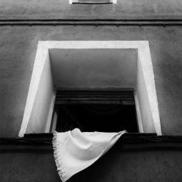 Pilar-Giambanco_Ventanas-en-blanco-y-negro_11-2022-libre