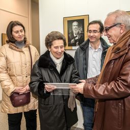 Inauguracion Premio Retrato 2013_ entrega placa