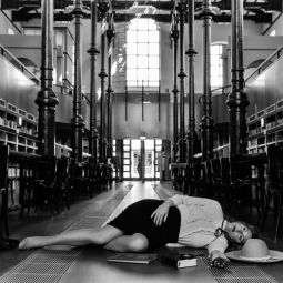 Susana Carreras_Un cadaver en la biblioteca_Obligado_Abril_Social 2017