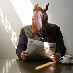 SUSANA-Carreras-Montoto_Solo-un-caballo-reconoce-a-otro-caballo_03-2021-Surrealismo_Accesit