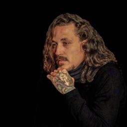Joaquin-Crespo-Ripol_Homenaje-a-Rembrandt--Hombre-con-tattoos-y-piercings_06-2022-libre